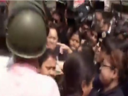 संदेशखाली में फिर तनाव, शाहजहां की गिरफ्तारी की मांग को लेकर महिलाएं सड़कों पर उतरीं