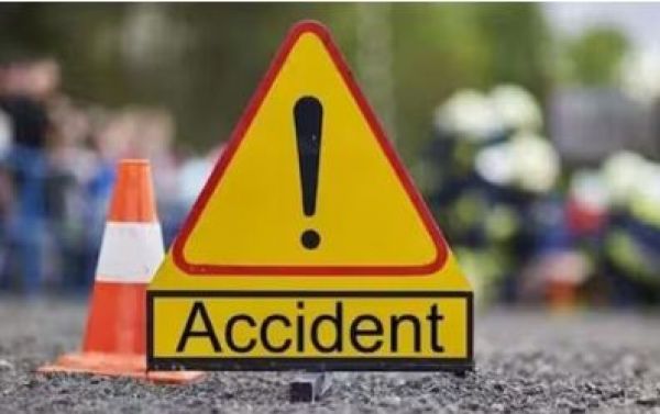 उत्तर प्रदेश के अमेठी में कार पेड़ से टकराई, तीन लोगों की मौत