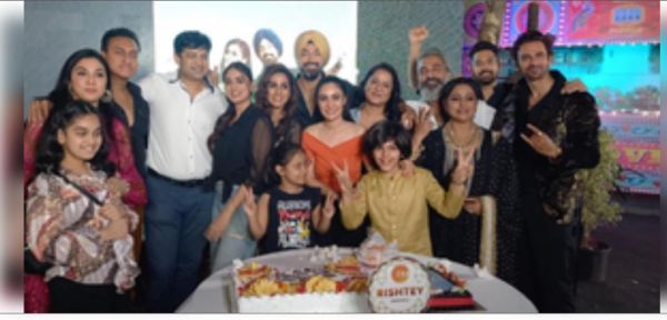 शो 'इक कुड़ी पंजाब दी' के 100 एपिसोड पूरे होने पर टीम ने मनाया जश्‍न