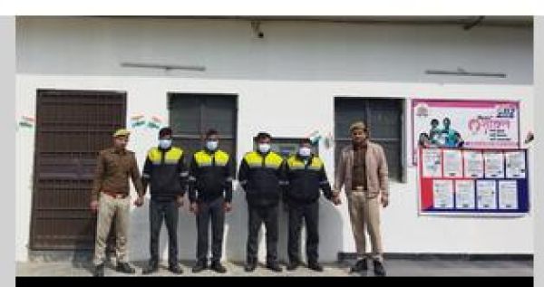 नोएडा के पारस टियारा सोसाइटी में गार्ड ने की युवक और युवती से मारपीट, 4 गिरफ्तार