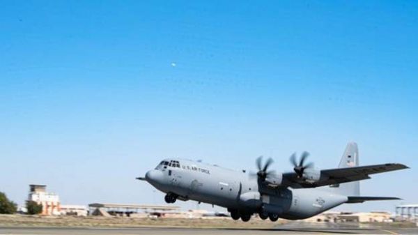 अमेरिका ने ग़ज़ा पट्टी में पहली बार सैन्य विमान से गिराई राहत सामग्री