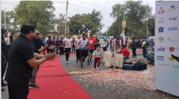 ताज नगरी में हाफ मैराथन के लिए तीन हजार लोगों ने लगाई दौड़