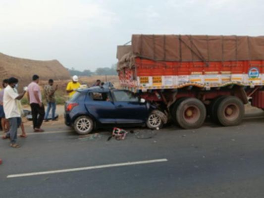 आंध्र प्रदेश में सड़क दुर्घटना में नवविवाहित जोड़े सहित एक ही परिवार के पाँच की मौत
