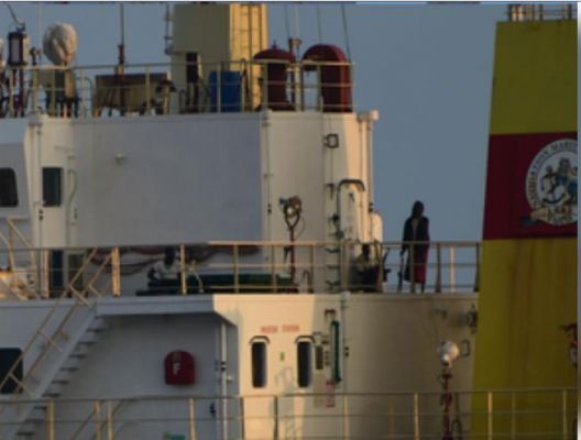 भारतीय नौसेना ने जहाजों के अपहरण की सोमाली समुद्री डाकुओं की योजना विफल की