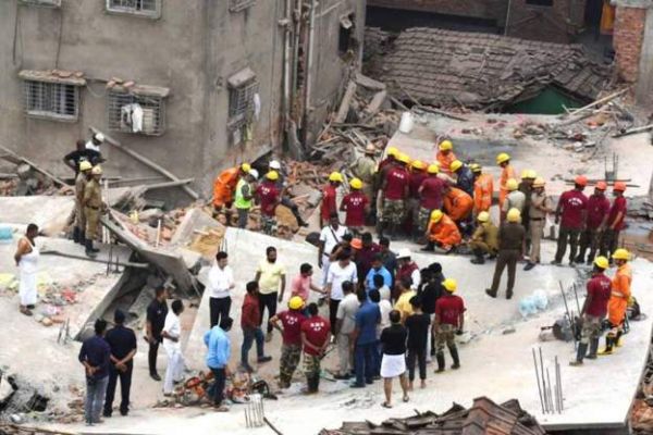 कोलकाता में इमारत ढहने से मरने वालों की संख्या बढ़कर आठ हुई