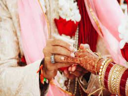 लाहौर में बीवी की इजाज़त के बिना दूसरी शादी करने वाले पति को सज़ा, क्या कहता है पाकिस्तान का क़ानून