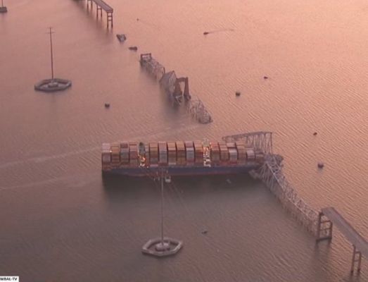 देखें VIDEO: अमेरिका के बाल्टीमोर में पुल से जहाज़ की टक्कर के बाद 20 लोग लापता, बचाव अभियान जारी