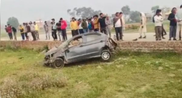 बिजनौर में अनियंत्रित कार गड्ढे में गिरी, चार की मौत