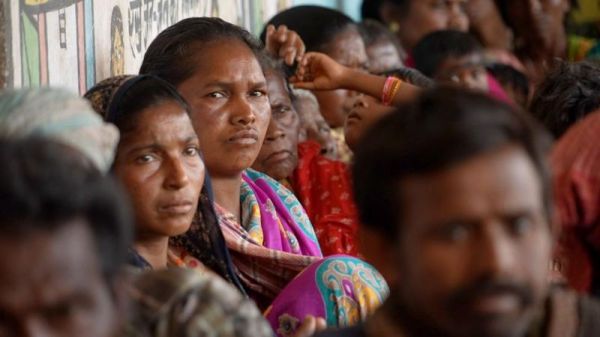 लोकसभा चुनाव: संसद में आदिवासी महिलाओं का प्रतिनिधित्व इतना कम क्यों है?