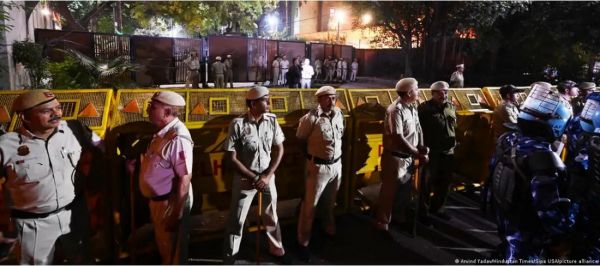 फोटो पत्रकारों के साथ दिल्ली पुलिस की बदसलूकी