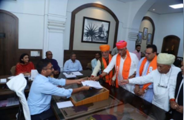 जल शक्ति मंत्री गजेंद्र सिंह शेखावत ने जोधपुर सीट से भरा नामांकन