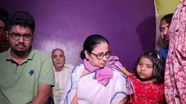 पश्चिम बंगाल: जलपाईगुड़ी में चक्रवाती तूफान से पांच की मौत, हालात का जायज़ा लेने पहुंचीं ममता बनर्जी