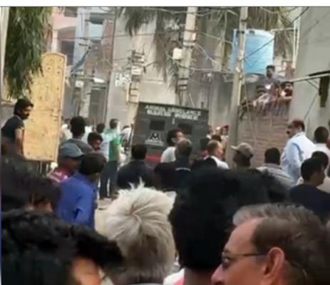 दिल्ली के एक गांव में घुसे तेंदुए को 4 घंटे के ऑपरेशन के बाद पकड़ा गया, 3 लोग घायल