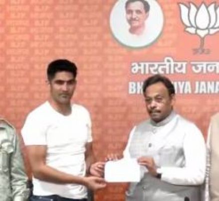 भाजपा में शामिल हुए कांग्रेस नेता और मुक्केबाज विजेंदर सिंह