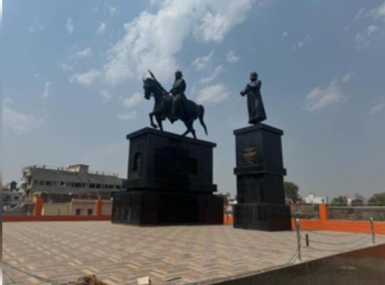 बिहार : मतदाता अपने रोजमर्रा के कामों में व्यस्त, प्रत्याशी प्रचार में जुटे