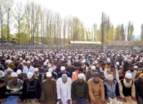 जम्मू-कश्मीर में आज ईद, हजारों लोगों ने अदा की नमाज