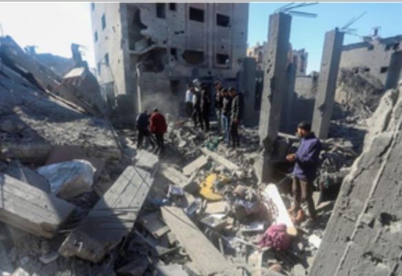 इज़राइली सेना ने गाजा में नुसीरात शरणार्थी शिविर के आसपास की बमबारी