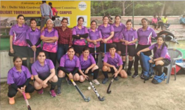 दिल्ली यूनिवर्सिटी एलुमनी और इंदिरा गांधी इंस्टीट्यूट दीप सिंह हॉकी टूर्नामेंट के फाइनल में