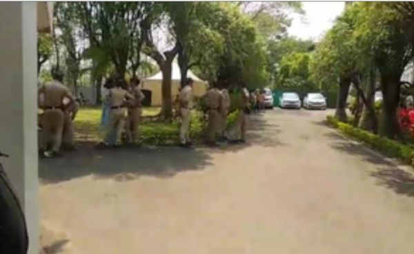 छिंदवाड़ा में कमल नाथ के घर पहुंची पुलिस, सियासी हलचल तेज