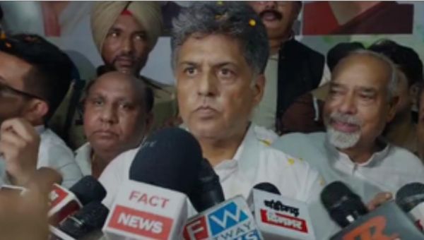 चंडीगढ़ से मनीष तिवारी को टिकट देने पर कांग्रेस में इस्तीफों का दौर शुरू