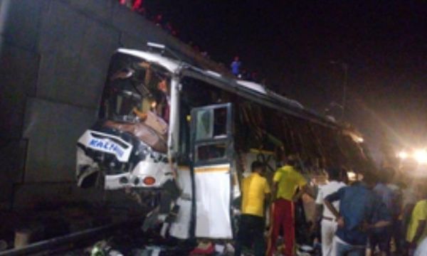 ओडिशा में बस ओवरब्रिज से गिरी, 5 की मौत, कई घायल