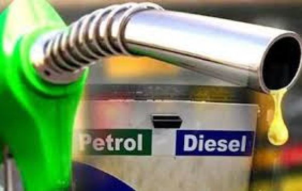 अप्रैल के पहले पखवाड़े में पेट्रोल की बिक्री बढ़ी, डीजल की मांग घटी