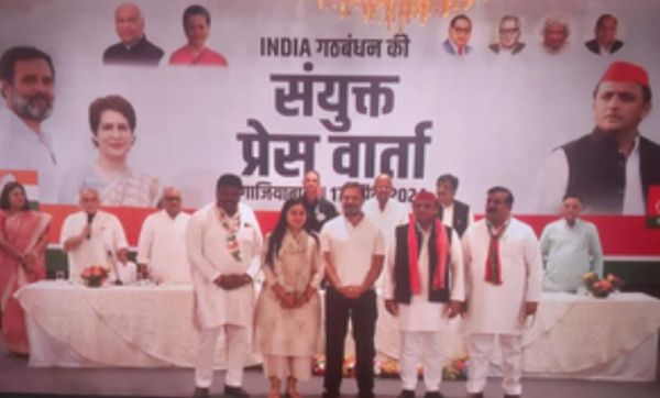 राहुल और अखिलेश की मौजूदगी में इंडिया गठबंधन का गाना जारी