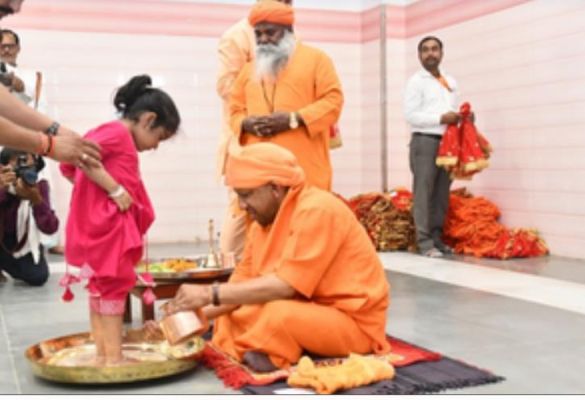 यूपी के मुख्यमंत्री योगी ने गोरखनाथ मंदिर में मनाया श्रीराम जन्मोत्सव
