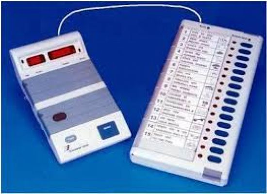 लोस चुनाव : दोपहर एक बजे तक करीब 40 फीसदी मतदान, बंगाल में हिंसा की छिटपुट घटनाएं