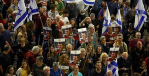 बंधकों की रिहाई और चुनावों की मांग को लेकर हजारों इजरायलियों ने विरोध प्रदर्शन किया