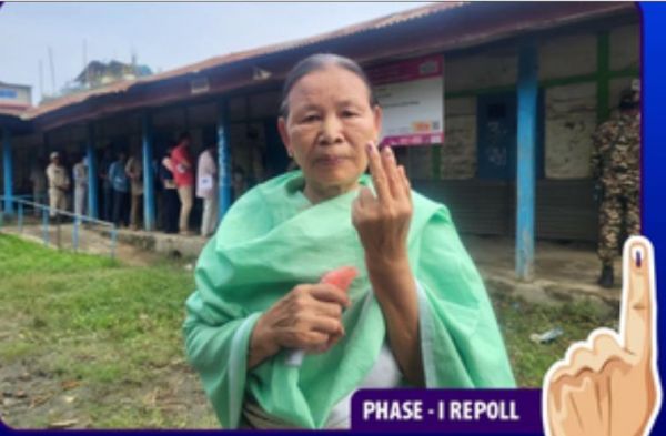 भारी सुरक्षा के बीच मणिपुर में 11 मतदान केंद्रों पर वोटिंग जारी