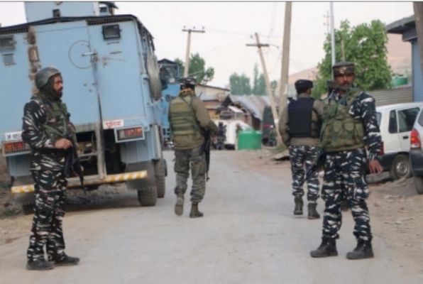 जम्मू-कश्मीर के बांदीपोरा में सुरक्षा बलों और आतंकियों के बीच मुठभेड़