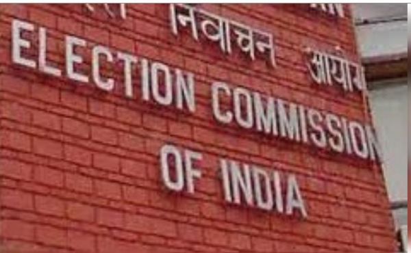 मतदाताओं को धमकाने के लिए चुनाव आयोग ने तृणमूल विधायक को थमाया कारण बताओ नोटिस