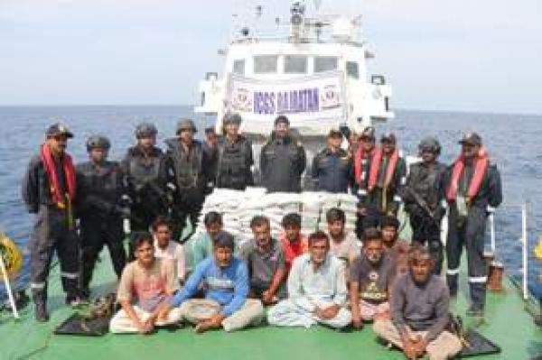 गुजरात तट पर पाकिस्तानी नौका से 600 करोड़ रुपये का मादक पदार्थ बरामद, 14 लोग गिरफ्तार