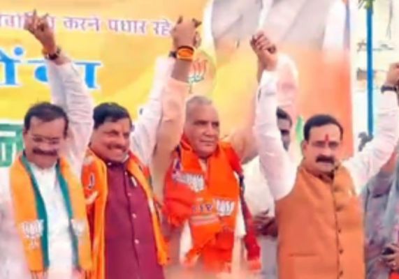 मध्य प्रदेश में कांग्रेस को बड़ा झटका, विधायक रामनिवास रावत ने थामा भाजपा का दामन