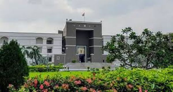सूरत से निर्विरोध निर्वाचन संबंधी जनहित याचिका पर तुरंत सुनवाई नहीं होगी गुजरात उच्च न्यायालय में