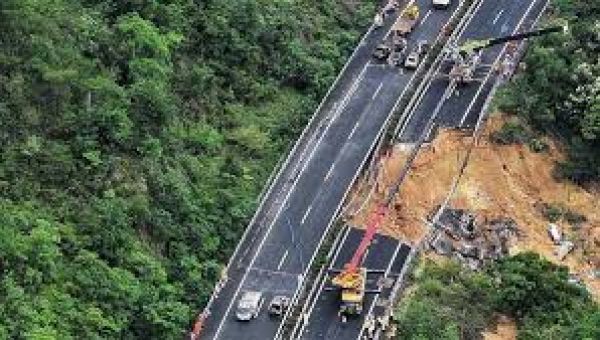 दक्षिणी चीन में राजमार्ग ढहने से कम से कम 36 लोगों की मौत