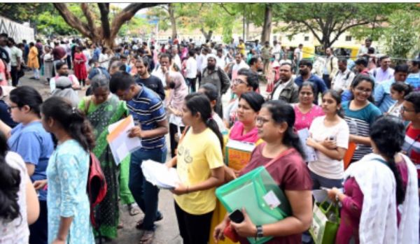 तमिलनाडु में 1.5 लाख छात्र नीट परीक्षा में हो रहे हैं शामिल