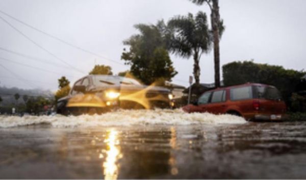 टेक्सास में बाढ़ग्रस्त इलाकों से 600 से ज्यादा लोगों को बचाया गया