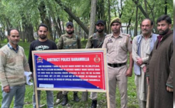 जम्मू-कश्मीर पुलिस ने बारामूला जिले में आतंकवादियों के पाकिस्तान स्थित सात हैंडलरों की संपत्तियां कुर्क कीं