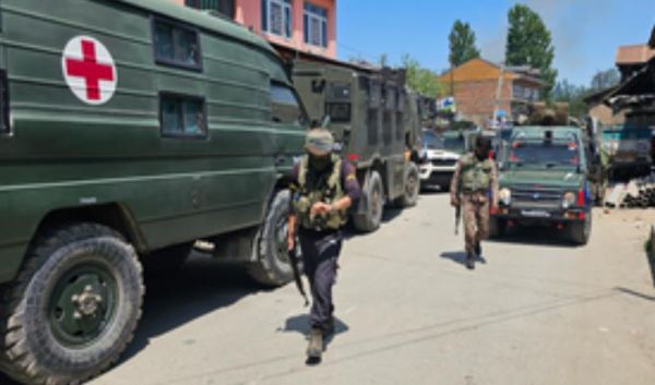 जम्मू-कश्मीर : कुलगाम में सुरक्षा बलों के साथ मुठभेड़ में दो आतंकवादी ढेर