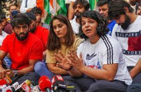 बृजभूषण शरण सिंह के ख़िलाफ़ आरोप तय होने पर महिला पहलवानों ने कहा- यह जीत की ओर एक क़दम है