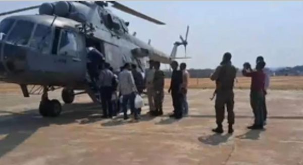 झारखंड के नक्सल प्रभावित इलाकों में पोलिंग पार्टियों की हेलीकॉप्टर से रवानगी शुरू