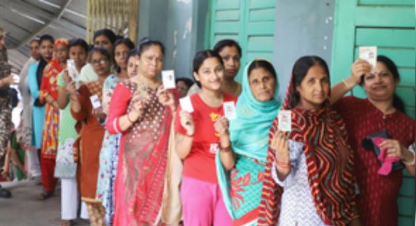 11 बजे तक लगभग 25 प्रतिशत हुआ मतदान, सबसे ज्यादा पश्चिम बंगाल में हुई वोटिंग