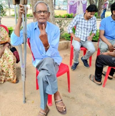 झारखंड में मतदाताओं ने नकार दिया नक्सलियों के चुनाव बहिष्कार का फरमान, दोपहर एक बजे तक 43.80 फीसदी मतदान