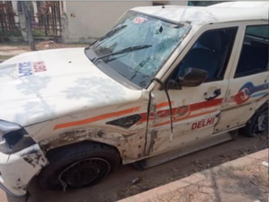 दिल्ली पुलिस के वाहन ने व्यक्ति को मारी टक्कर, मौत