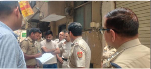 अमानतुल्लाह की सरेंडर अर्जी पर होगी कोर्ट में सुनवाई, पुलिस की कई टीमें दे रही हैं दबिश