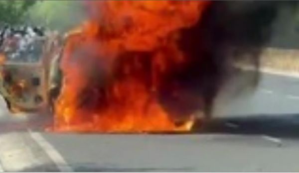 मुजफ्फरनगर में चलती कार बनी आग का गोला, कोई जनहानि नहीं