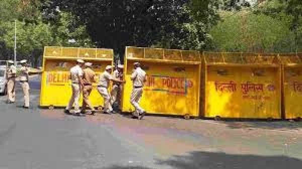'भाजपा मुख्यालय के बाहर सुरक्षा कड़ी, पुलिस ने कहा- आप ने प्रदर्शन के लिए नहीं ली अनुमति