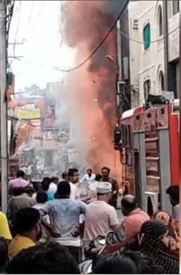 जबलपुर के गंजीपुरा में कई दुकानें जलकर खाक